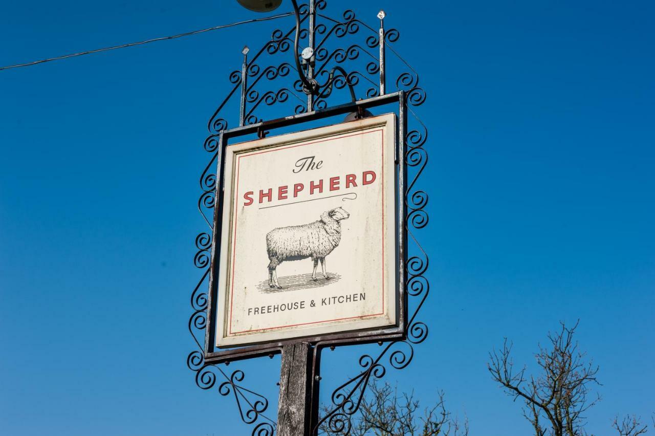 The Shepherd At Langham Boxted  Kültér fotó
