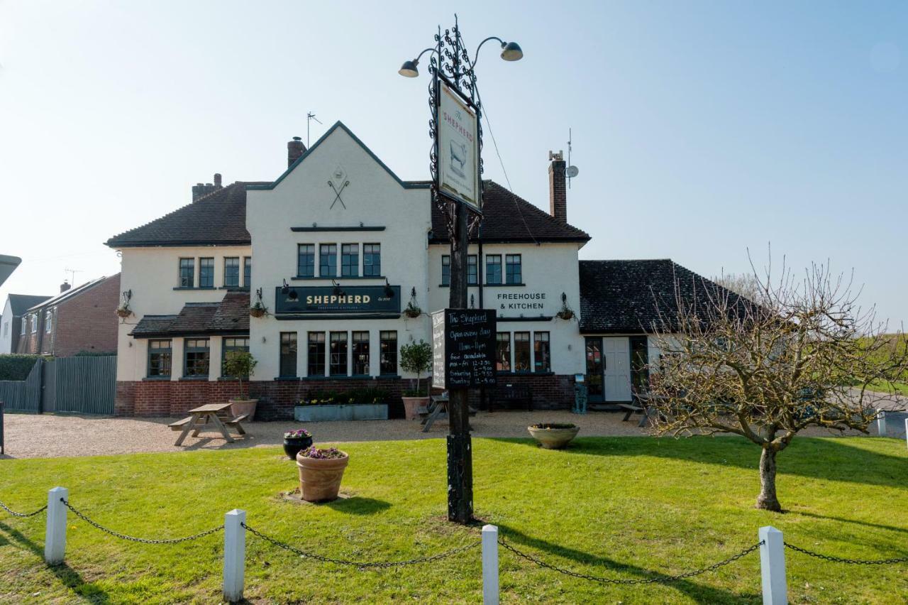The Shepherd At Langham Boxted  Kültér fotó